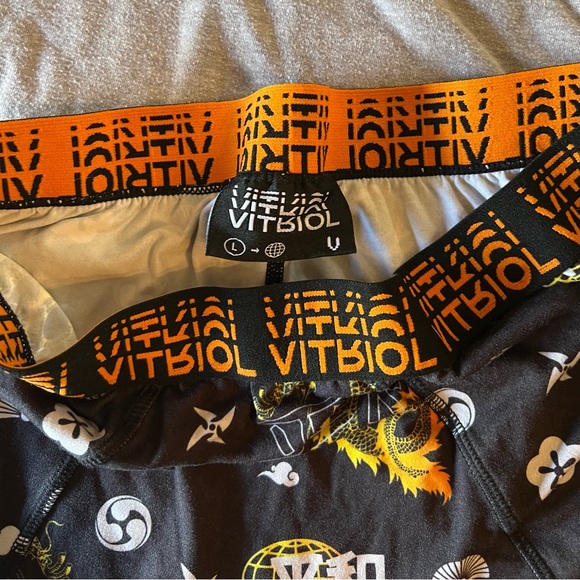 Black Dragon Print Women's Shorts - Picture 3 of 3